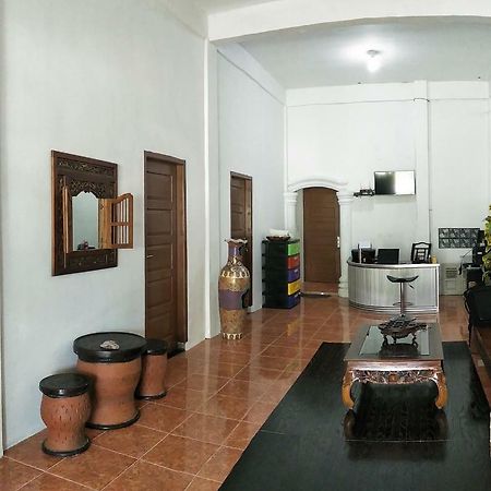 Kana Hasya Homestay "Rumoh Jamee" Meulaboh Экстерьер фото